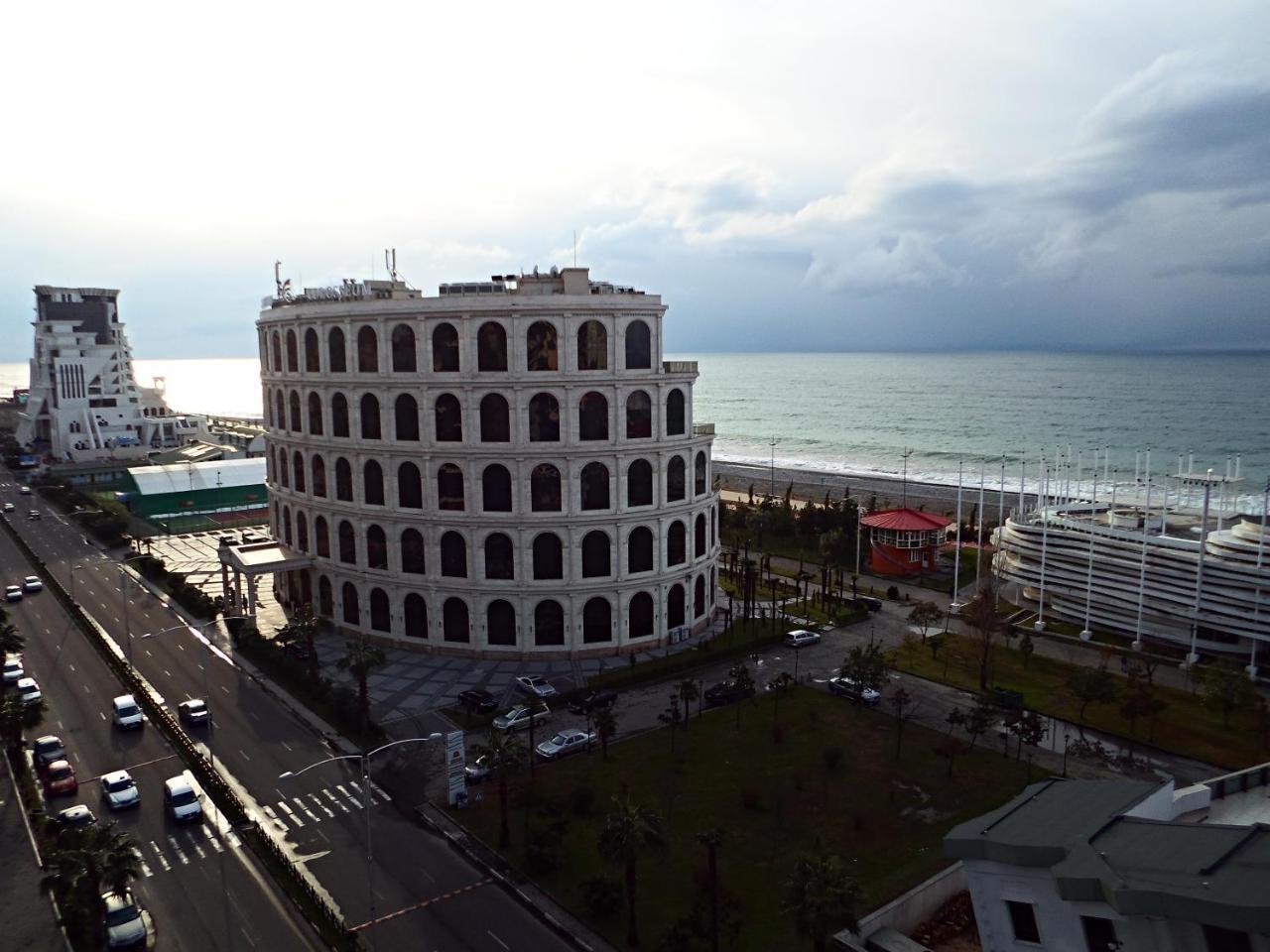 Sea View Rock Hotel バトゥーミ エクステリア 写真